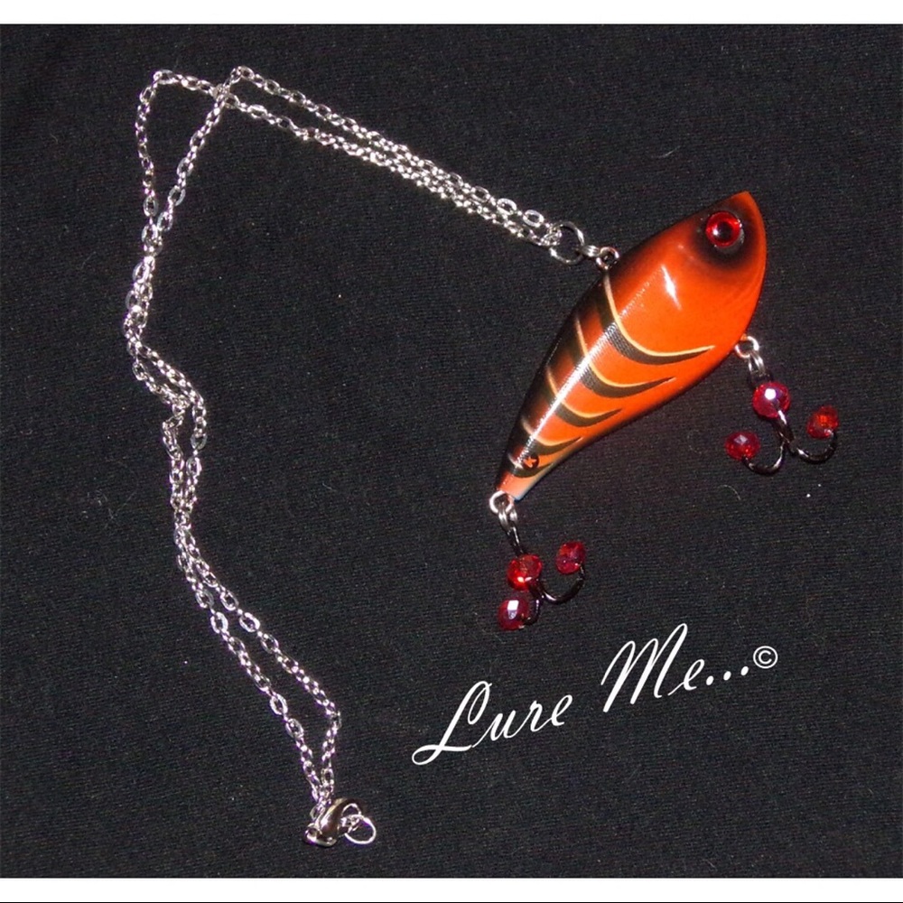 Lure Me necklace